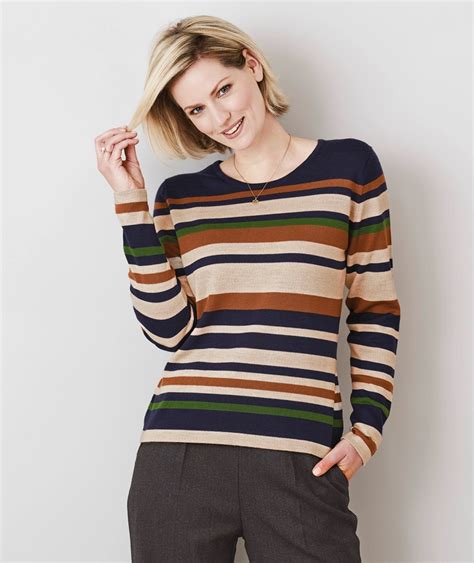 WOMEN'S LUXURY COTTON KNITWEAR .